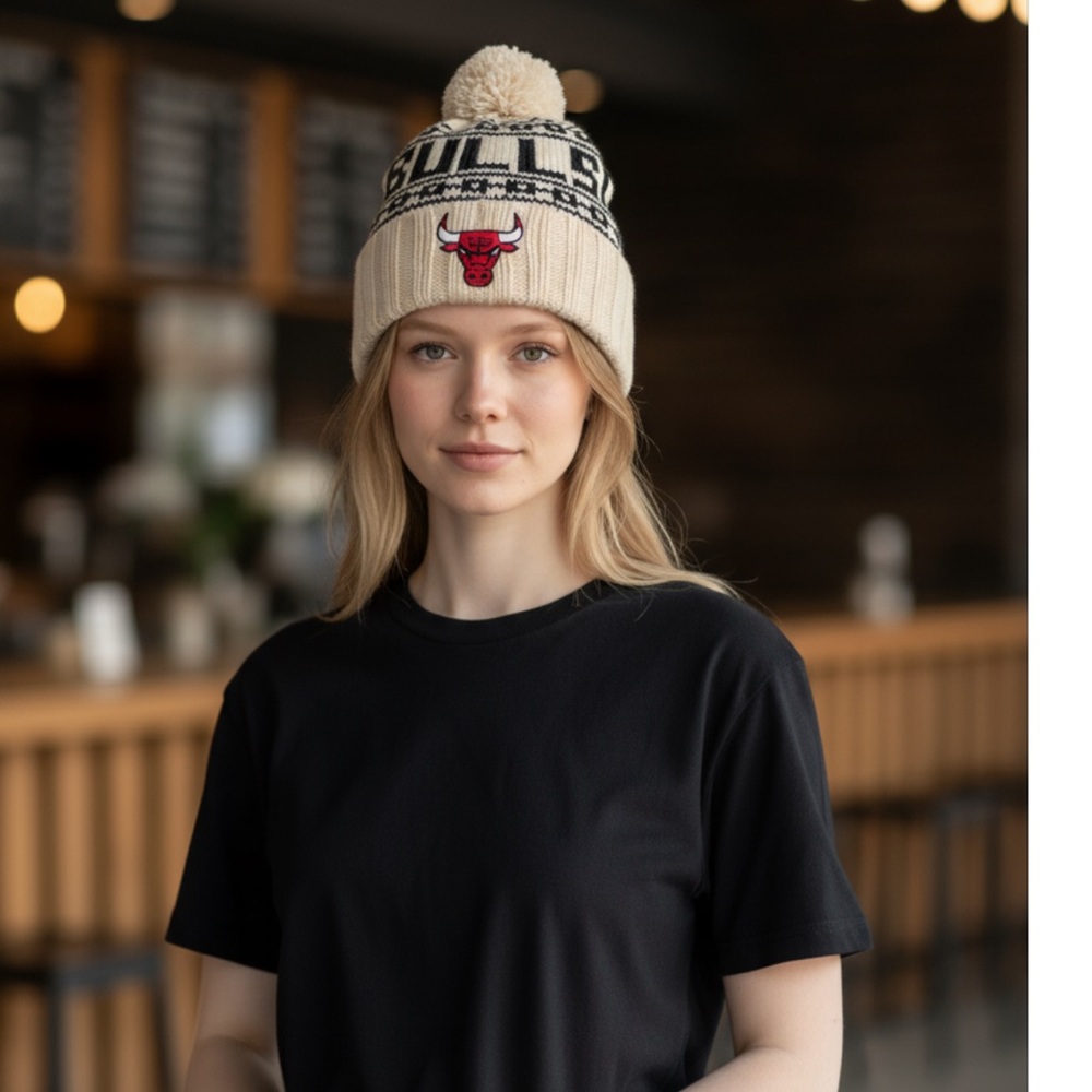 NWT  ERA CHICAGO BULLS WHITE SPORT WOMENS KNIT HAT